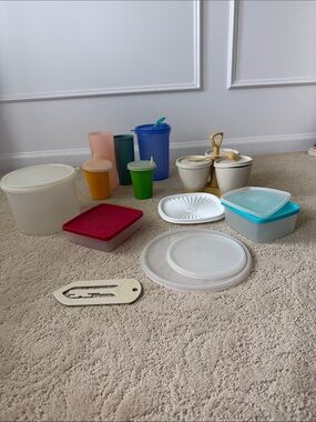 Tupperware-vintage lot of assorted pieces mixed containers, cups and lids